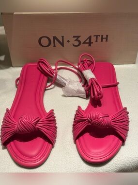 ON·34TH Women's Jenniee Strappy Faux Leather Flat Sandals in vivid hot pink NIB
